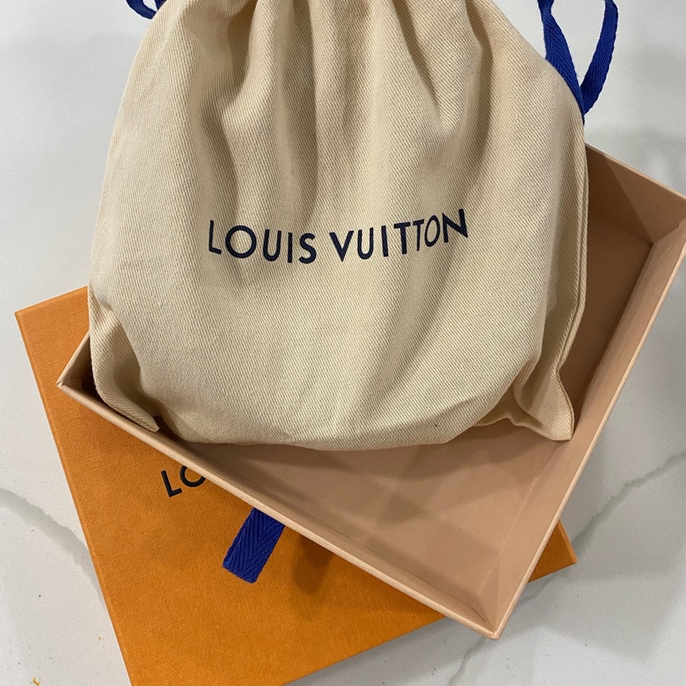 Brand new, never worn Louis Vuitton M9781 belt